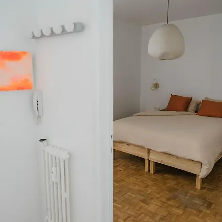 Centrally Located Close To The Apartament